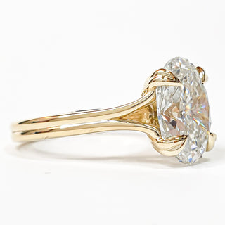 Oval Brilliant Split Band Solitaire Ring – Lab Grown Diamond – 14K/18K Yellow Gold - 1 Side StoneSplit Band