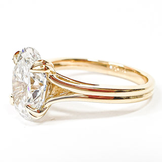 Oval Brilliant Split Band Solitaire Ring – Lab Grown Diamond – 14K/18K Yellow Gold - 1 Side StoneSplit Band