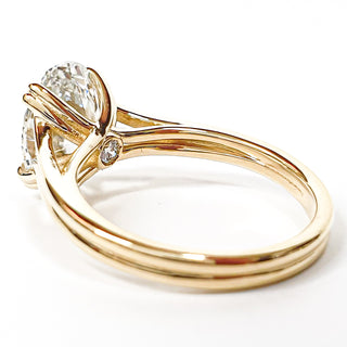 Oval Brilliant Split Band Solitaire Ring – Lab Grown Diamond – 14K/18K Yellow Gold - 1 Side StoneSplit Band