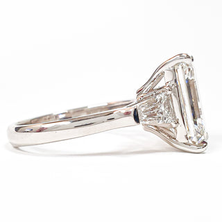 Emerald Cut with 2 Tapers Ring – Lab-Grown Diamond – 14K/18K White Gold – 2 Side Stones