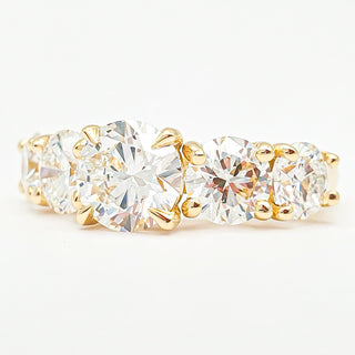 Round Brilliant Degrade Ring – Lab Grown Diamond – 14K/18K Yellow Gold – 6 Side Stones