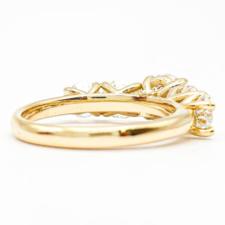 טבעת יהלום עגולה מבריקה 1.00-5.00 קראט – יהלום מעבדה – זהב צהוב 14 או 18 קראט - 18 אבני צד