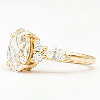 טבעת יהלום עגולה מבריקה 1.00-5.00 קראט – יהלום מעבדה – זהב צהוב 14 או 18 קראט - 18 אבני צד