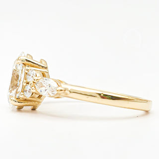 טבעת יהלום עגולה מבריקה 1.00-5.00 קראט – יהלום מעבדה – זהב צהוב 14 או 18 קראט - 18 אבני צד