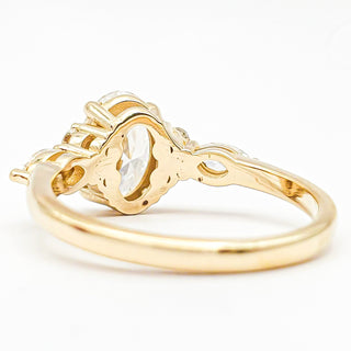 טבעת יהלום עגולה מבריקה 1.00-5.00 קראט – יהלום מעבדה – זהב צהוב 14 או 18 קראט - 18 אבני צד