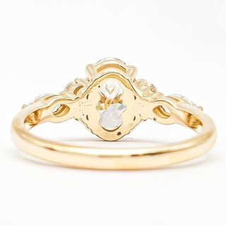 טבעת יהלום עגולה מבריקה 1.00-5.00 קראט – יהלום מעבדה – זהב צהוב 14 או 18 קראט - 18 אבני צד