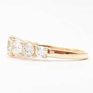 טבעת יהלום עגולה מבריקה 1.00-5.00 קראט – יהלום מעבדה – זהב צהוב 14 או 18 קראט - 18 אבני צד