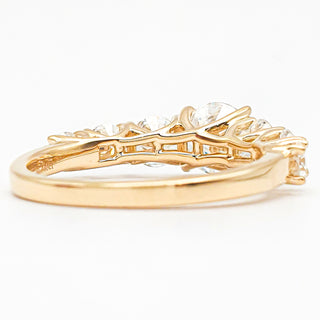 טבעת יהלום עגולה מבריקה 1.00-5.00 קראט – יהלום מעבדה – זהב צהוב 14 או 18 קראט - 18 אבני צד