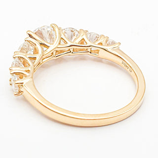 טבעת יהלום עגולה מבריקה 1.00-5.00 קראט – יהלום מעבדה – זהב צהוב 14 או 18 קראט - 18 אבני צד