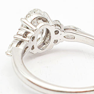 Oval Brilliant with Marquise Band – Lab-Grown Diamond – 14K/18K White Gold – 6 Side Stones