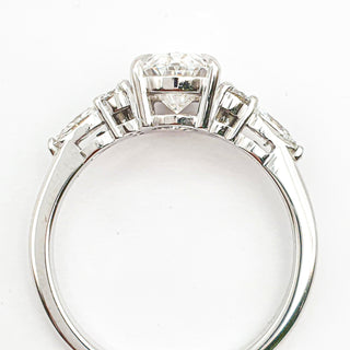 Oval Brilliant with Marquise Band – Lab-Grown Diamond – 14K/18K White Gold – 6 Side Stones