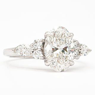 Oval Brilliant with Marquise Band – Lab-Grown Diamond – 14K/18K White Gold – 6 Side Stones