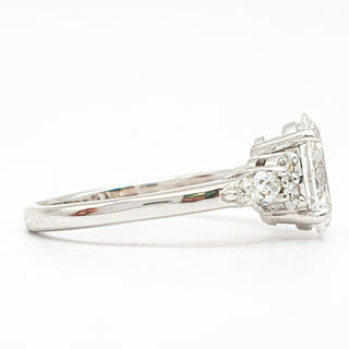 Oval Brilliant with Marquise Band – Lab-Grown Diamond – 14K/18K White Gold – 6 Side Stones