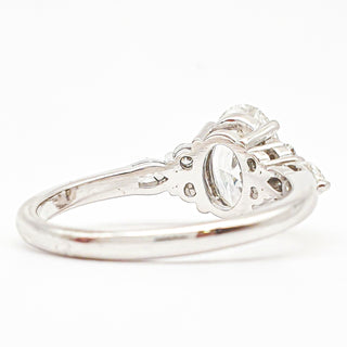 Oval Brilliant with Marquise Band – Lab-Grown Diamond – 14K/18K White Gold – 6 Side Stones