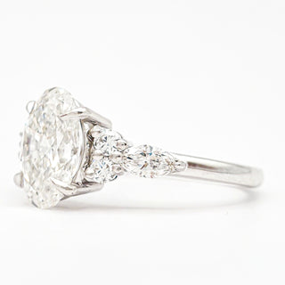 Oval Brilliant with Marquise Band – Lab-Grown Diamond – 14K/18K White Gold – 6 Side Stones