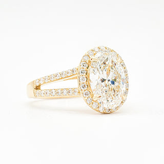 טבעת יהלום עגולה מבריקה 1.00-5.00 קראט – יהלום מעבדה – זהב צהוב 14 או 18 קראט - 18 אבני צד