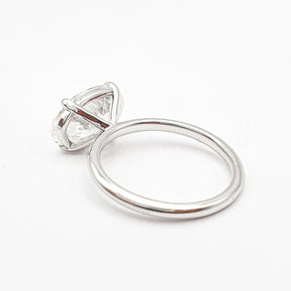 טבעת יהלום אובל סוליטר מבריקה 1.00-5.00 קראט – יהלום מעבדה – זהב לבן 14K/18K