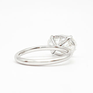 טבעת יהלום אובל סוליטר מבריקה 1.00-5.00 קראט – יהלום מעבדה – זהב לבן 14K/18K