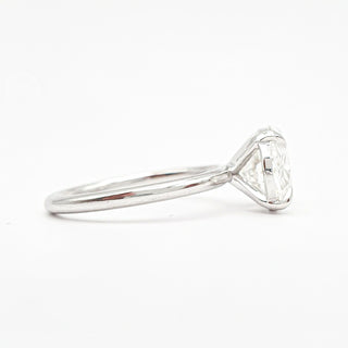 טבעת יהלום אובל סוליטר מבריקה 1.00-5.00 קראט – יהלום מעבדה – זהב לבן 14K/18K