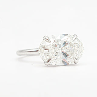 טבעת יהלום אובל סוליטר מבריקה 1.00-5.00 קראט – יהלום מעבדה – זהב לבן 14K/18K