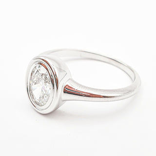 טבעת יהלום אובל סוליטר מבריקה 1.00-5.00 קראט – יהלום מעבדה – זהב לבן 14K/18K