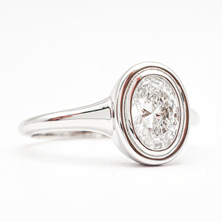 טבעת יהלום אובל סוליטר מבריקה 1.00-5.00 קראט – יהלום מעבדה – זהב לבן 14K/18K