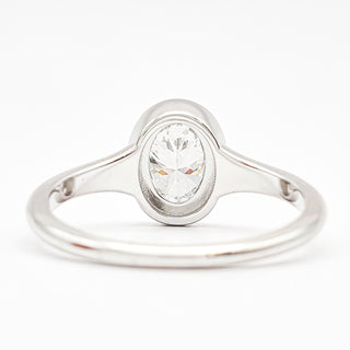 טבעת יהלום אובל סוליטר מבריקה 1.00-5.00 קראט – יהלום מעבדה – זהב לבן 14K/18K