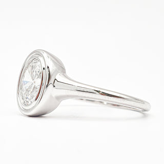 טבעת יהלום אובל סוליטר מבריקה 1.00-5.00 קראט – יהלום מעבדה – זהב לבן 14K/18K