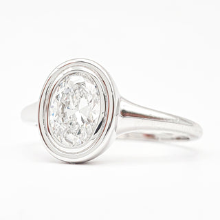 Oval Brilliant Solitaire Ring – Lab Grown Diamond – 14K/18K White Gold