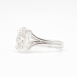 Oval Brilliant Split Band Solitaire Ring – Lab Grown Diamond – 14K/18K White Gold