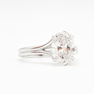 Oval Brilliant Split Band Solitaire Ring – Lab Grown Diamond – 14K/18K White Gold