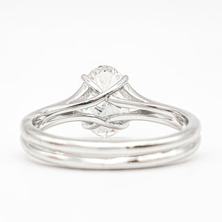 Oval Brilliant Split Band Solitaire Ring – Lab Grown Diamond – 14K/18K White Gold