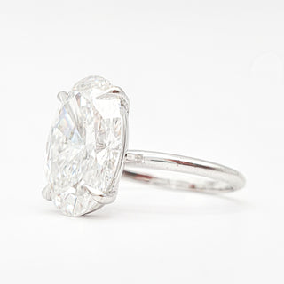 Oval Brilliant Solitaire Ring – Lab Grown Diamond – 14K/18K White Gold