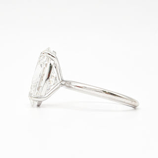 Oval Brilliant Solitaire Ring – Lab Grown Diamond – 14K/18K White Gold