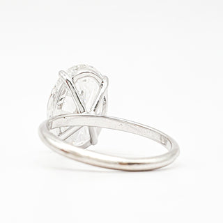 Oval Brilliant Solitaire Ring – Lab Grown Diamond – 14K/18K White Gold