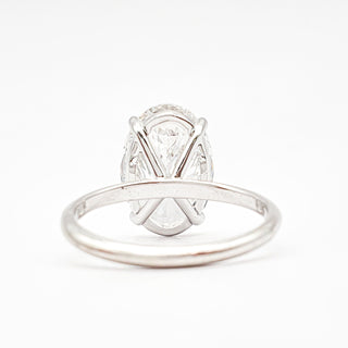 Oval Brilliant Solitaire Ring – Lab Grown Diamond – 14K/18K White Gold