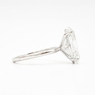 Oval Brilliant Solitaire Ring – Lab Grown Diamond – 14K/18K White Gold