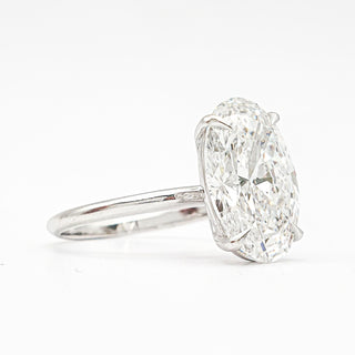 Oval Brilliant Solitaire Ring – Lab Grown Diamond – 14K/18K White Gold
