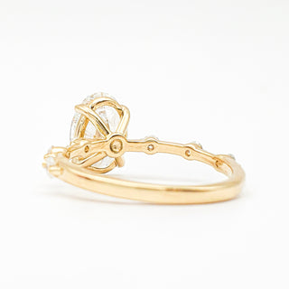 טבעת יהלום עגולה מבריקה 1.00-5.00 קראט – יהלום מעבדה – זהב צהוב 14 או 18 קראט - 18 אבני צד