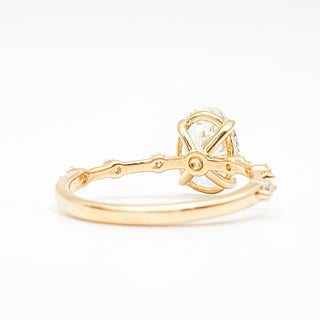 טבעת יהלום עגולה מבריקה 1.00-5.00 קראט – יהלום מעבדה – זהב צהוב 14 או 18 קראט - 18 אבני צד