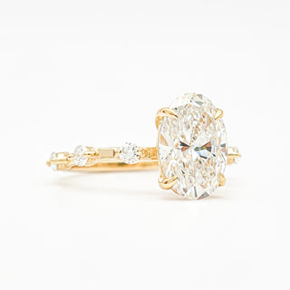 טבעת יהלום עגולה מבריקה 1.00-5.00 קראט – יהלום מעבדה – זהב צהוב 14 או 18 קראט - 18 אבני צד