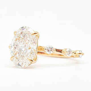 Oval Brilliant Pavé Ring– Lab-Grown Diamond – 14K/18K Yellow Gold – 6 Side Stones
