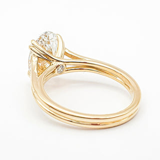 Oval Brilliant Split Band Solitaire Ring – Lab Grown Diamond – 14K/18K Yellow Gold - 1 Side Stone