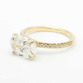Oval Brilliant Pavé Ring – Lab Grown Diamond – 14K/18K Yellow Gold – 20 Side Stones