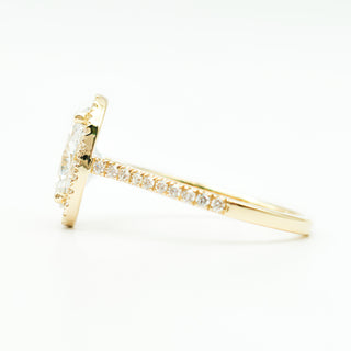 Oval Brilliant Pavé with Halo Ring  – Lab Grown Diamond – 14K/18K Yellow Gold – 44 Side Stones