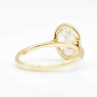 Oval Brilliant Pavé with Halo Ring  – Lab Grown Diamond – 14K/18K Yellow Gold – 44 Side Stones