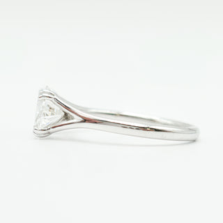 טבעת יהלום אובל סוליטר מבריקה 1.00-5.00 קראט – יהלום מעבדה – זהב לבן 14K/18K