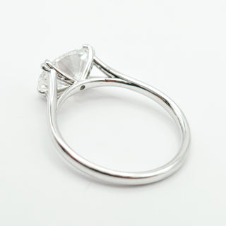 טבעת יהלום אובל סוליטר מבריקה 1.00-5.00 קראט – יהלום מעבדה – זהב לבן 14K/18K