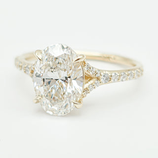 טבעת יהלום עגולה מבריקה 1.00-5.00 קראט – יהלום מעבדה – זהב צהוב 14 או 18 קראט - 18 אבני צד