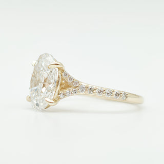 טבעת יהלום עגולה מבריקה 1.00-5.00 קראט – יהלום מעבדה – זהב צהוב 14 או 18 קראט - 18 אבני צד